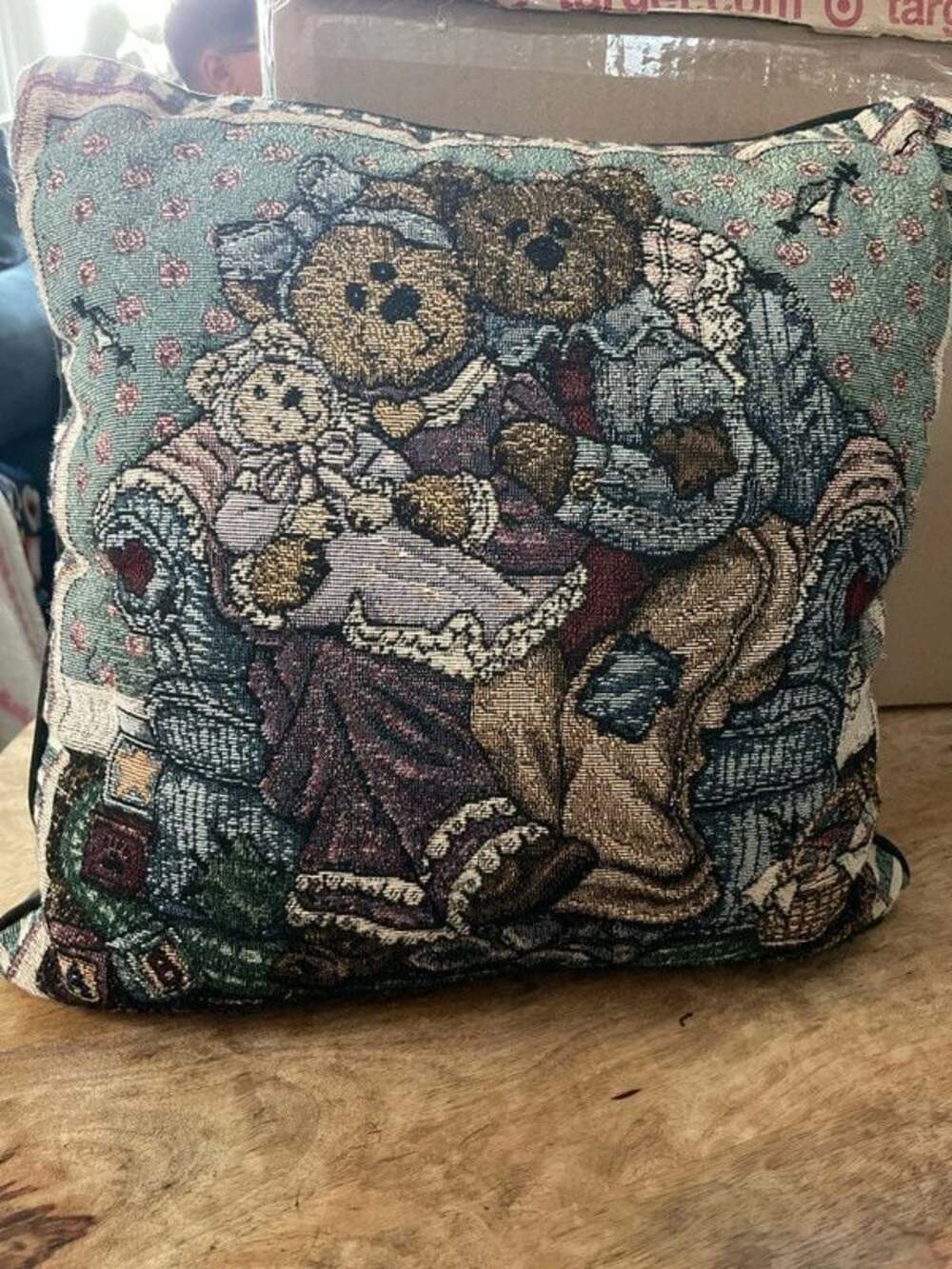 Vintage 90s Boyds Bears Tapestry Pillow | Cozy Grannycore Grandmacore Accent Dec
